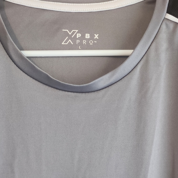 Men's Gray and Black Sleeveless Tank Top - Picture 2 of 3